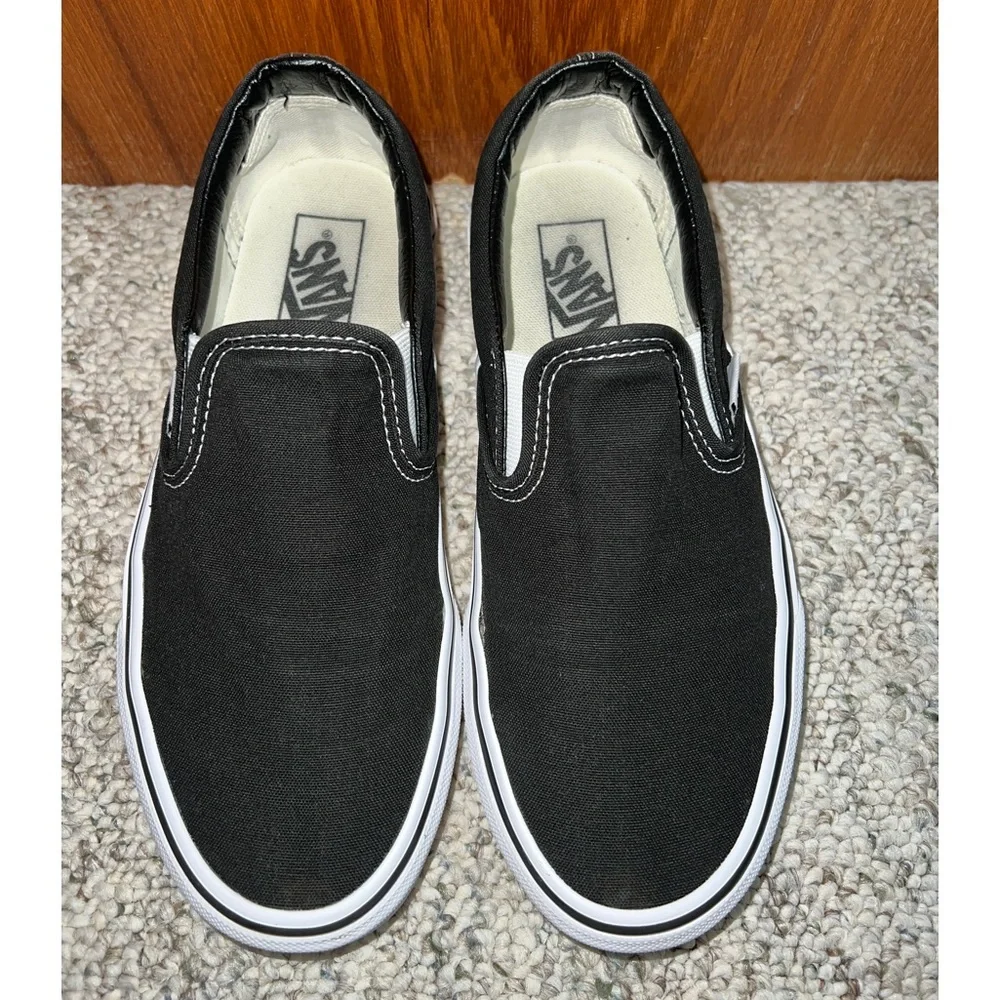 Black Vans Classic Slip-On - Picture 2 of 11